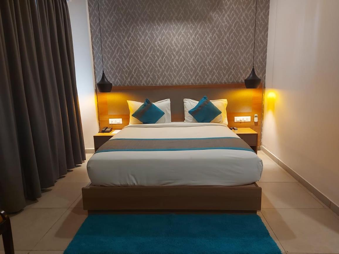 Parkwood Suites Kadubeesanahalli-Fully Vaccinated Staff Bangalore Esterno foto